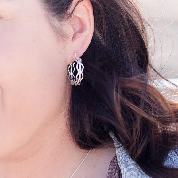 925 Sterling Silver Wavy Hoop Earrings - Picture 4 of 4